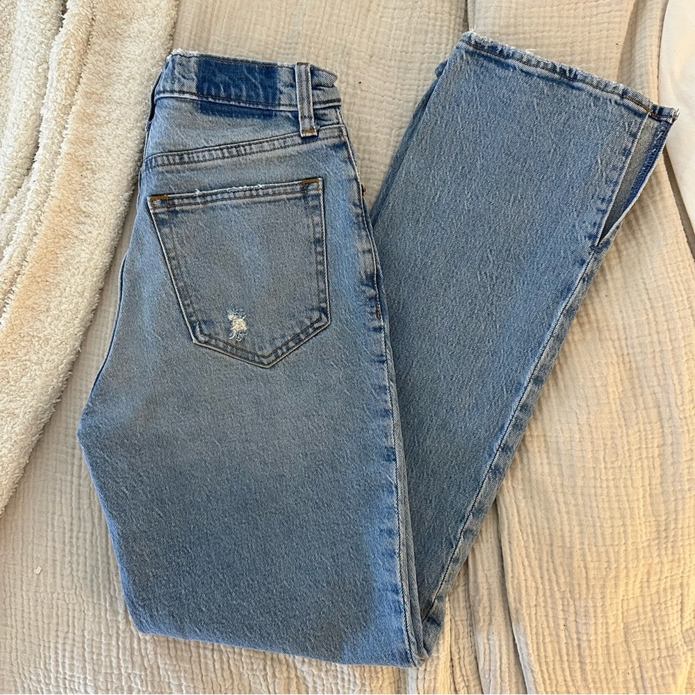Abercrombie 90's Straight Ultra High Rise Light with split hem 25/0S